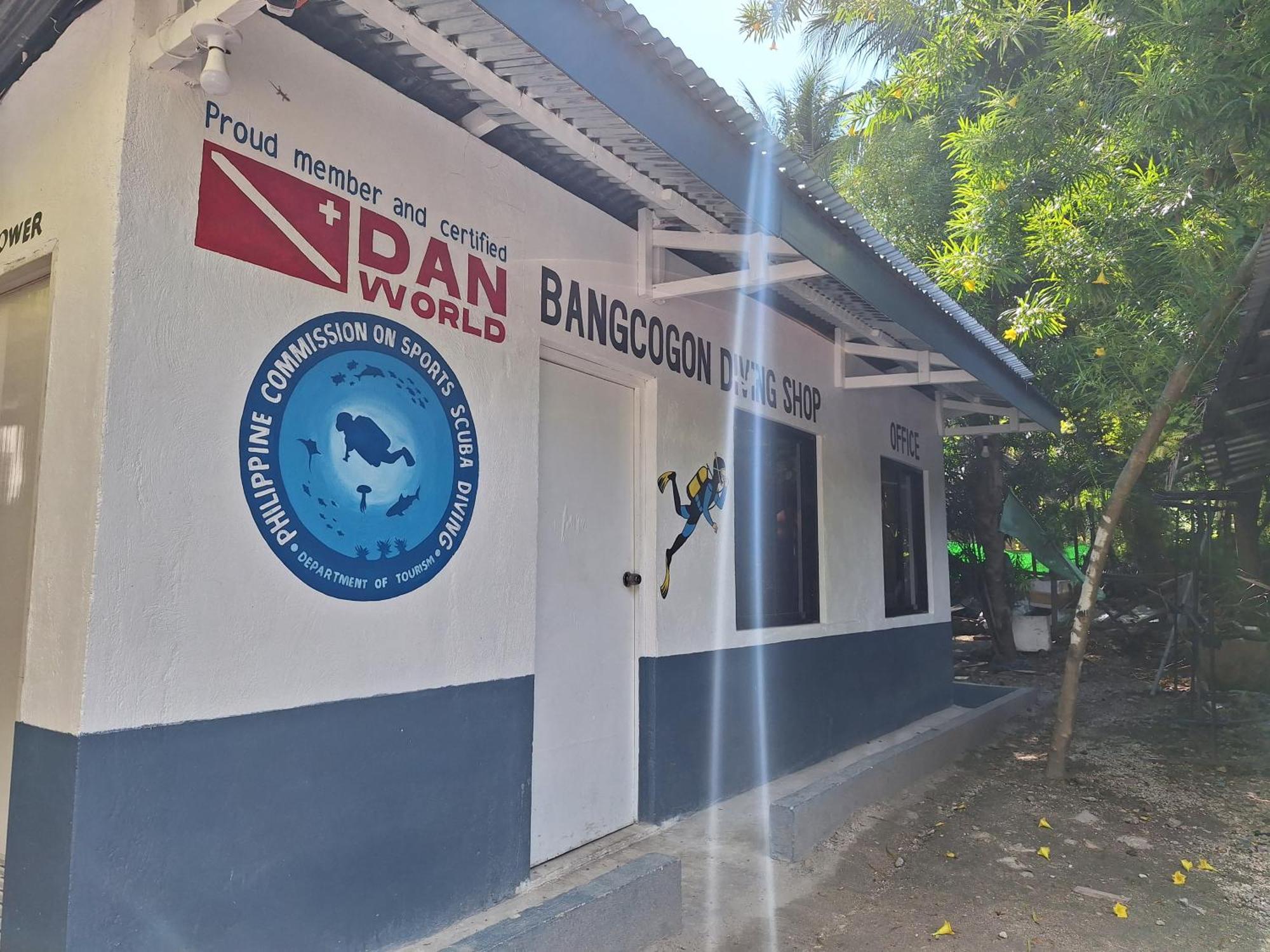 Island Front - Bangcogon And Restaurant Guest house